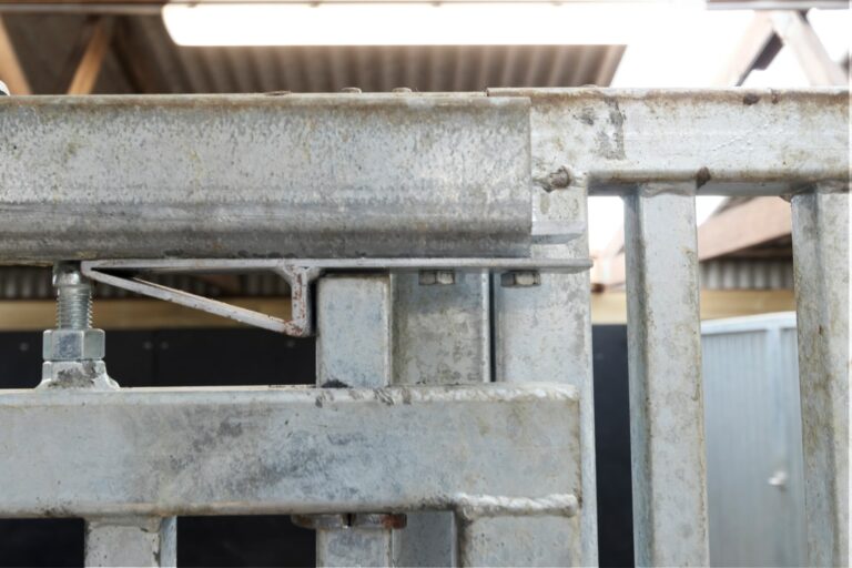 Racecourse road sliding door